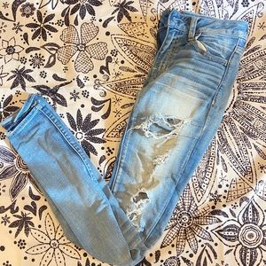 American eagle light wash ripped jeans